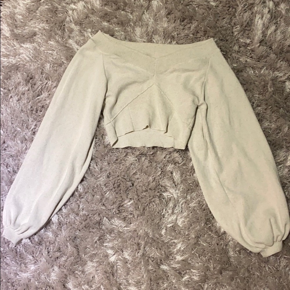 Cropped long sleeve top